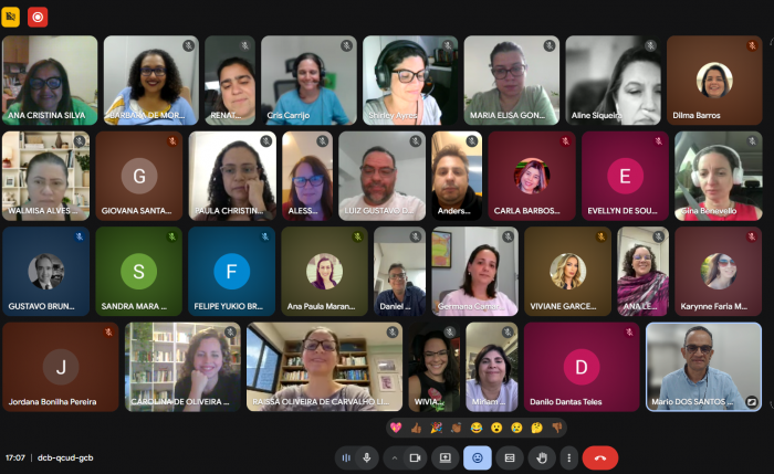 Print de aplicativo  de videochamada com telas dos/dasparticipantes do evento